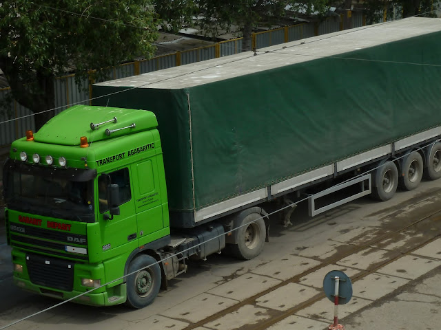 DAF 95 XF 430 4x2 Truck Green + Green Curtain Trailer
