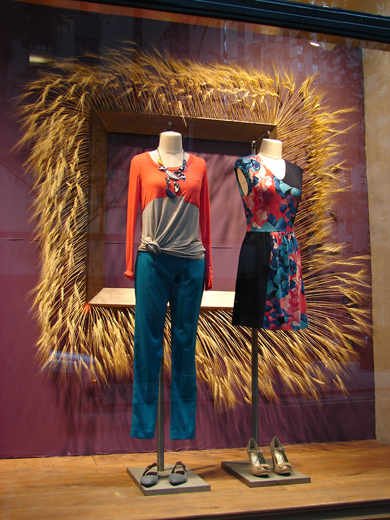 Beautiful Window Displays! Anthropologie Window Displays