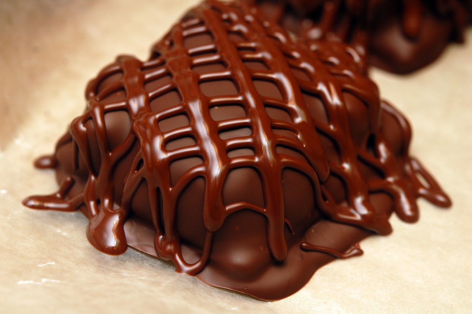 CHOCOLATE DIPPED GRAHAM CRACKERS STUFFED WITH MARSHMALLOW & REESE'S