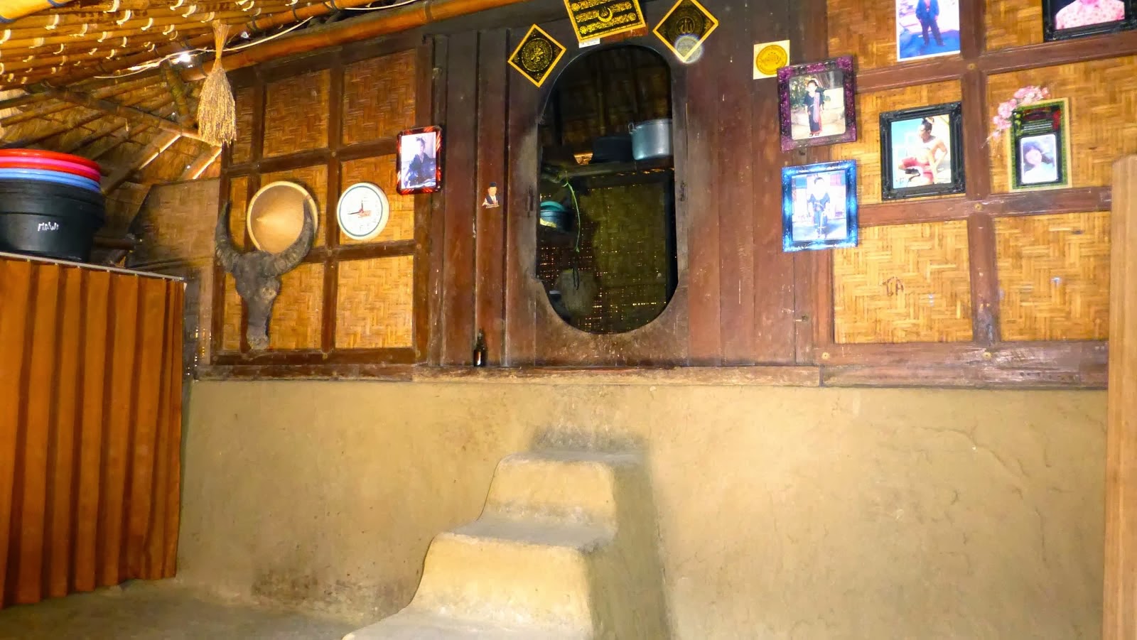 Entrée d'une maison traditionnelle sasak