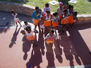 Young children singing alongside the road for tourists.