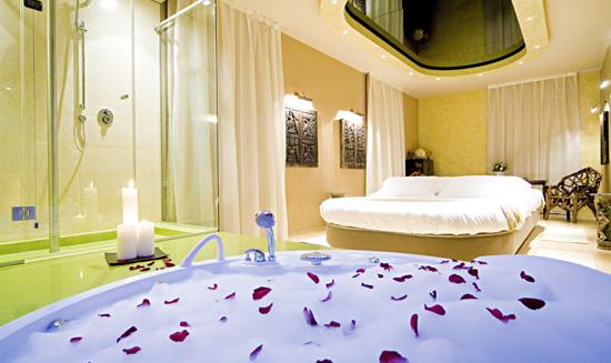 Tutti i motel d'italia: il motel la selva a vergiate Camere con idromassaggio toscana