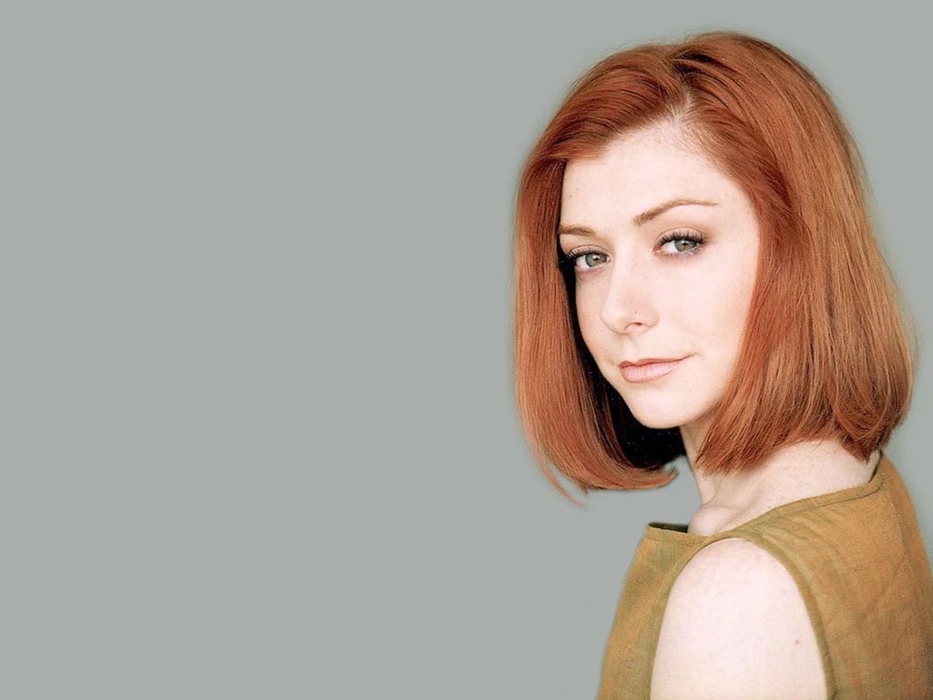 http://2.bp.blogspot.com/-zXqTOi3qrMI/Tj6ylL-TyAI/AAAAAAAAAD0/klXOLAdzdz0/s1600/alyson+hannigan+brown+short+hair.jpg