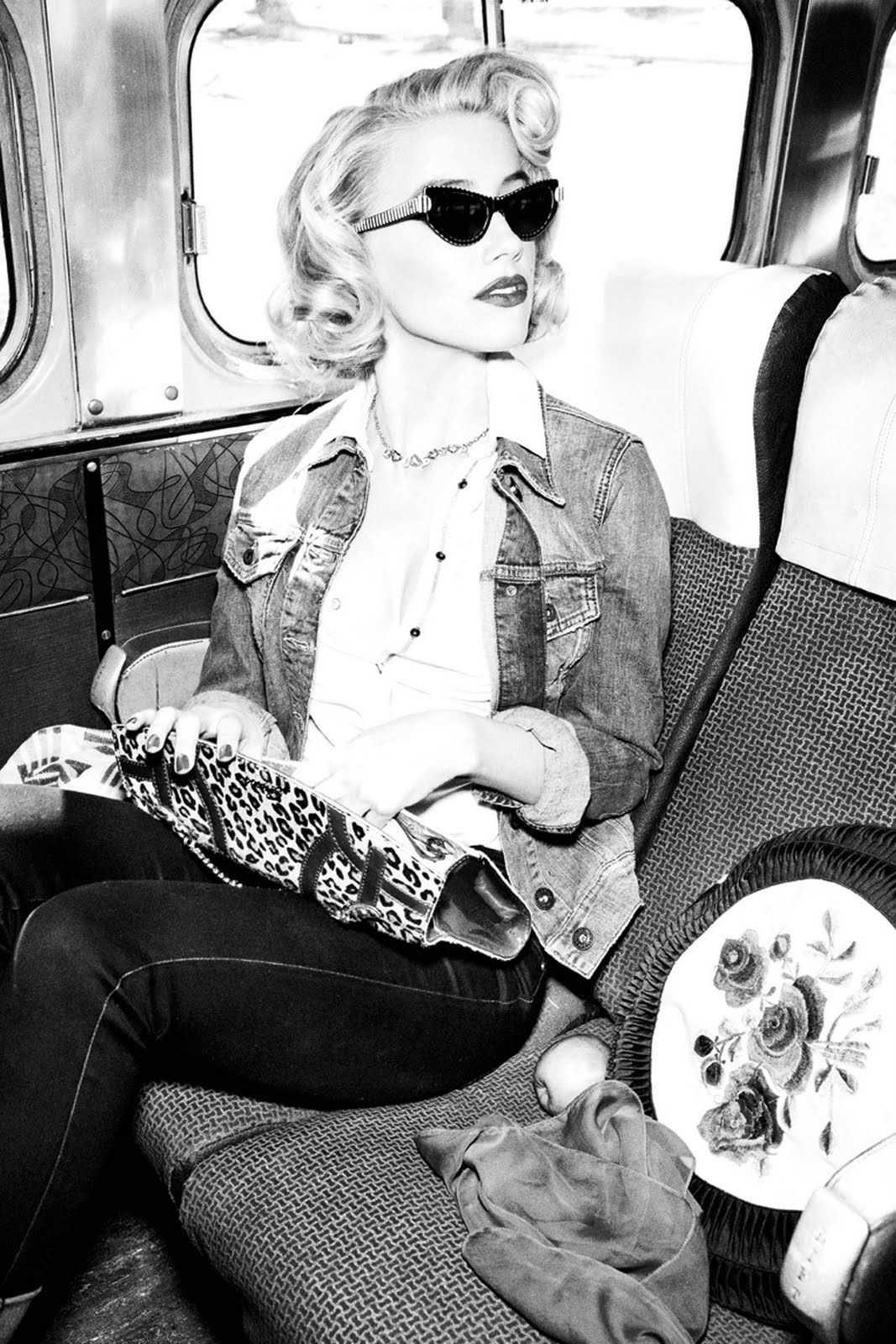 http://2.bp.blogspot.com/-zY1WjG0hiDs/TjWCRxKDEZI/AAAAAAAAGvk/HYbVdbd18Z0/s1600/Amber_Heard_Guess_Jeans_Fall_2011_Photoshoot_by_Ellen_von_Unwerth_12.jpg