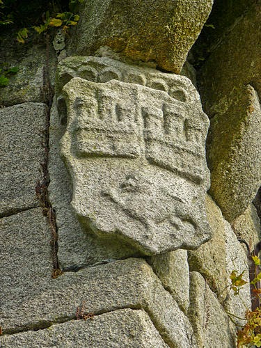 En Castelo de Maceda (Ourense) Escudo Enríquez en otro punto de Ourense