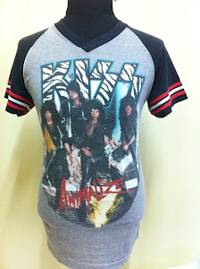 Vintage Kiss Vneck