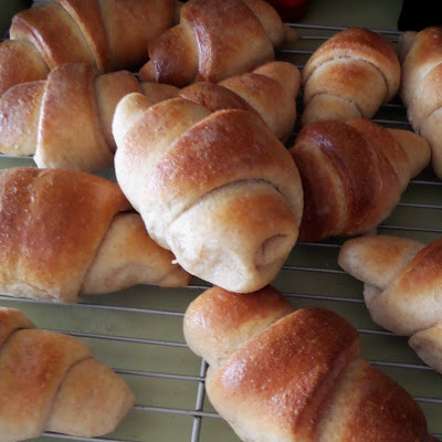 Easy Crescent Rolls:  Soft, yeasty, buttery rolls rolled into crescent shapes.  They make great dinner rolls, sandwich rolls, or snacks.