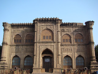 The huge Naqqar Khana building