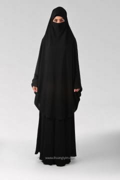 Yeni Moda Tesettur Kara Carsaf Modelleri