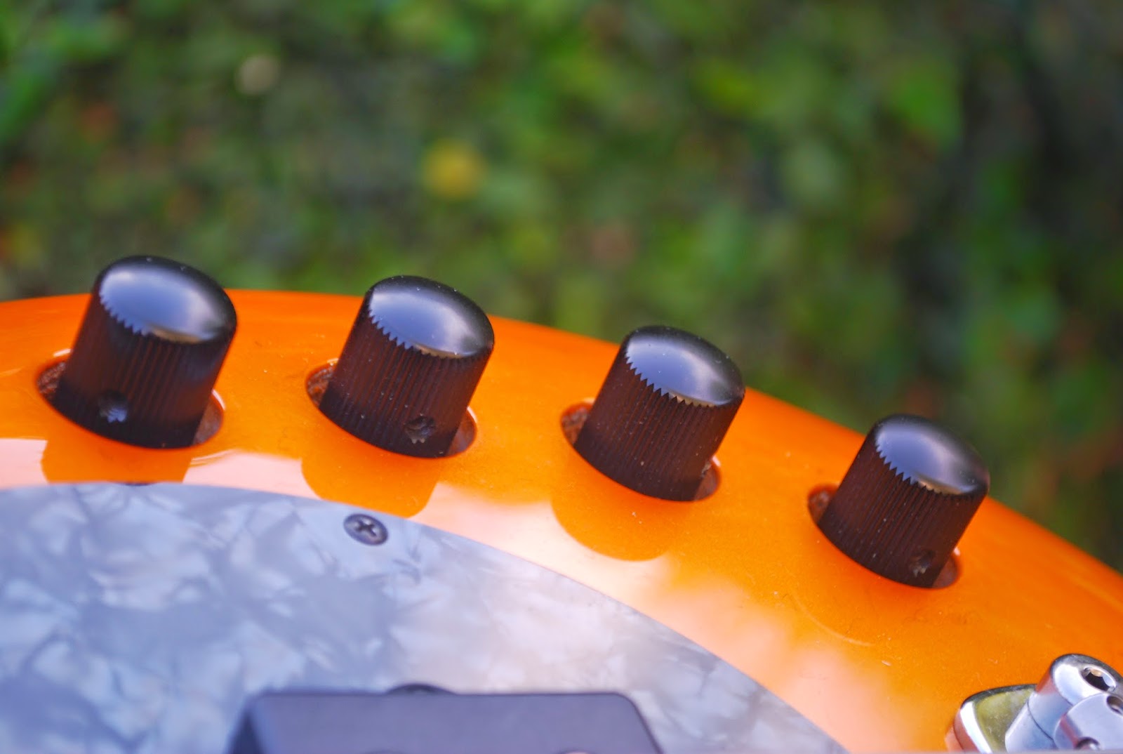 Rex and the Bass 2006 Ernie Ball MusicMan Bongo Bass Guitar Review