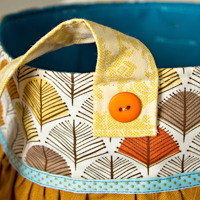 fall colored, ruched, handmade tote bag (also has link to basic tote tutorial)