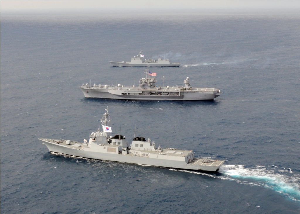 http://2.bp.blogspot.com/-zcEYjuCpSc0/T1_3lKWVcXI/AAAAAAAAJ60/406qa4bu1kw/s1600/+U.S.+Seventh+Fleet+flagship+Blue+Ridge+(LCC-19),+command+ship,+the+South+Korean+Navy+Aegis+destroyer+King+Sejong+(DDG991),+Li+Gu+Lee+Joel+(DDG992)+Aegis+destroyer,+Admiral+Yi+(DDH975)+destroyer+(1).jpg