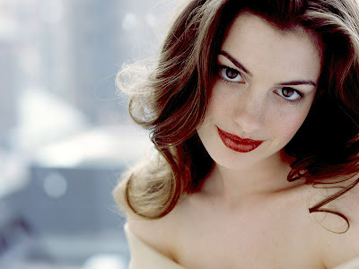 Secret style of Anne Hathaway to look and killer eyes