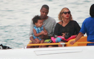 Beyonce Knowles wears a Red Bikini to celebrates her 32th birthday at Italy