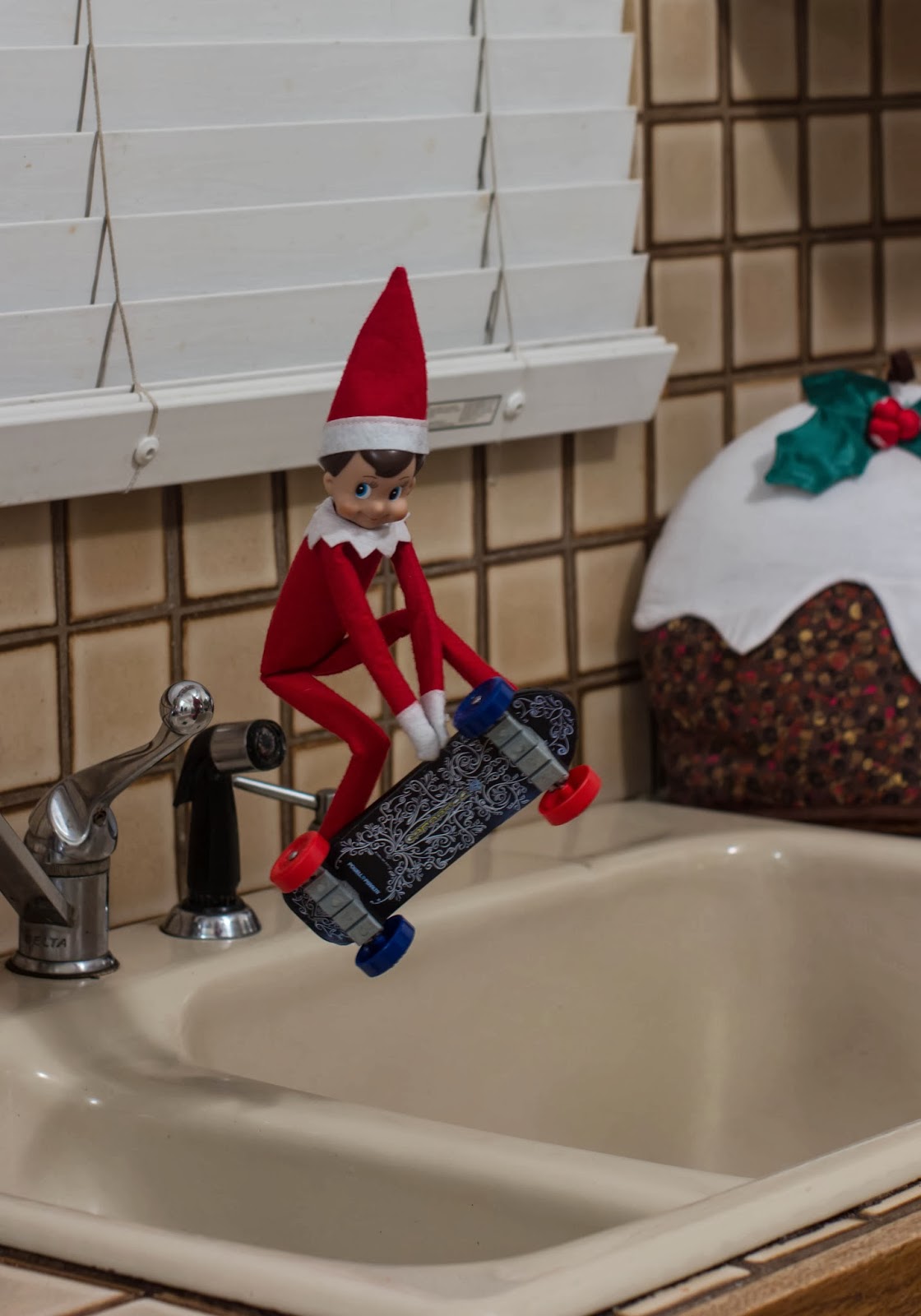 The Fun of Outdoor Movies: Documenting Jackie the House Elf - Elf on