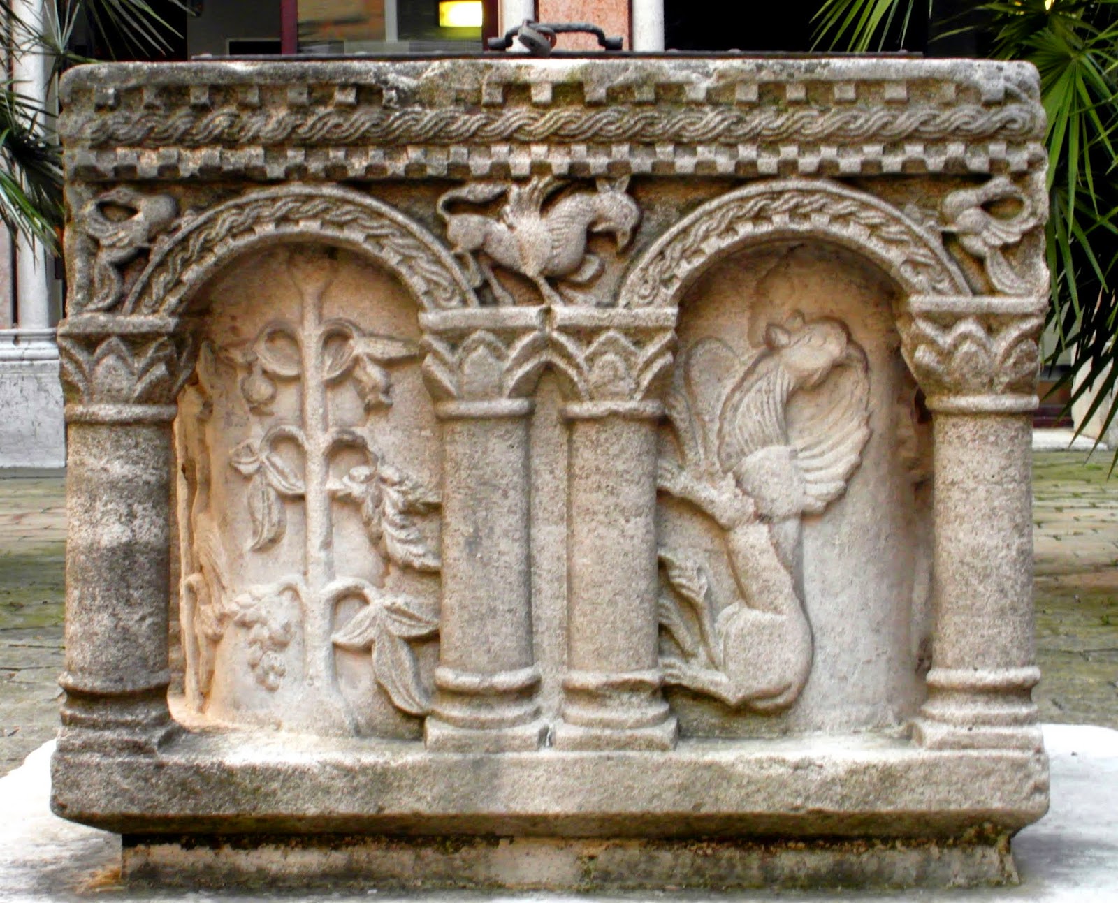 11th century well-head (vera da pozzo), Fondaco dei Turchi (Natural History Museum), Venice Fondaco dei Turchi (Natural History Museum), 11th century. One of the oldest surviving well-heads in Venice.