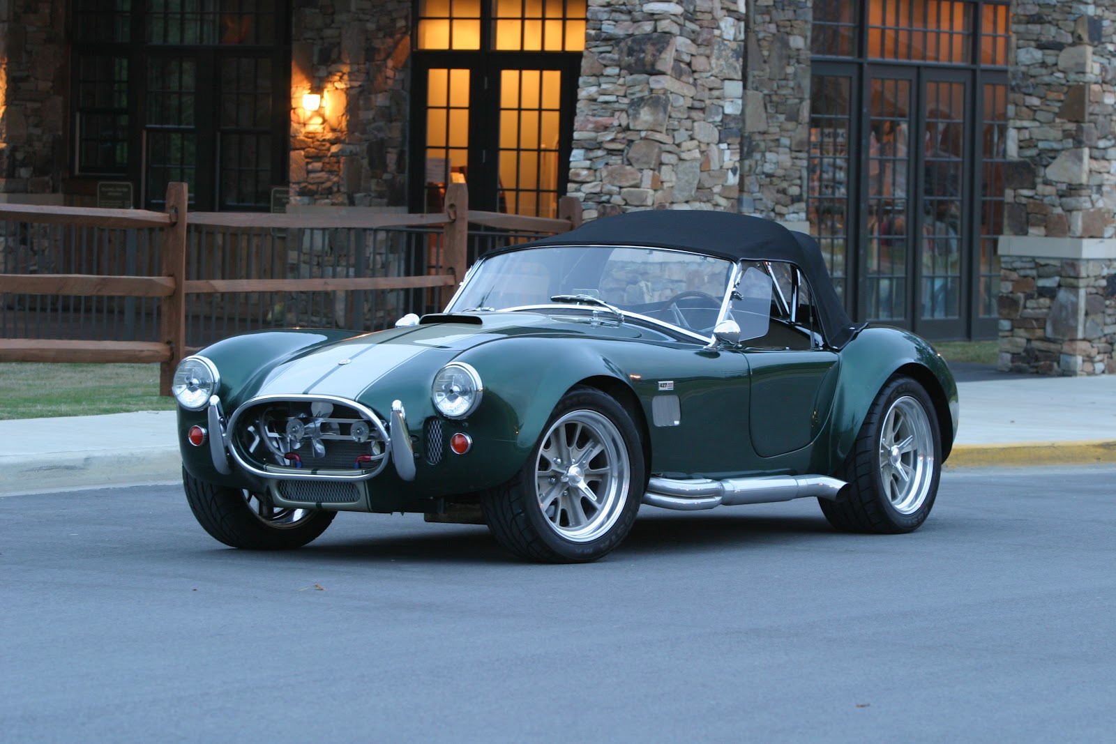 http://2.bp.blogspot.com/-zgL7sbERWhQ/T2CM2LmkJOI/AAAAAAAAAFw/_Lsu7T3FlGA/s1600/Unique-car-wallpapers.jpg