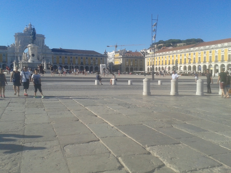 Terreiro do paço cheio de Turistas Terreiro do paço cheio de Turistas