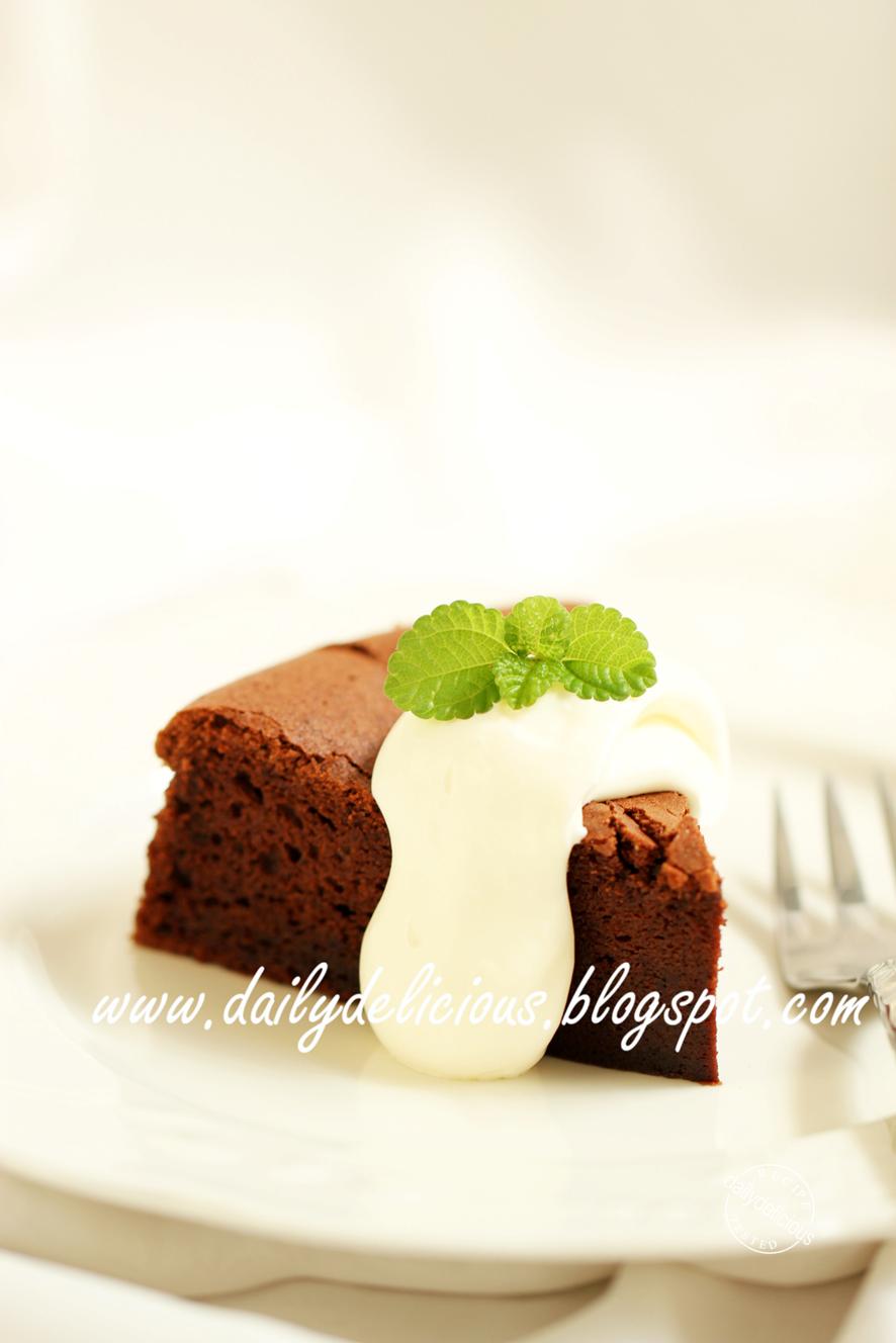 dailydelicious Caféchocolat Cake Soft but intense chocolate cake.