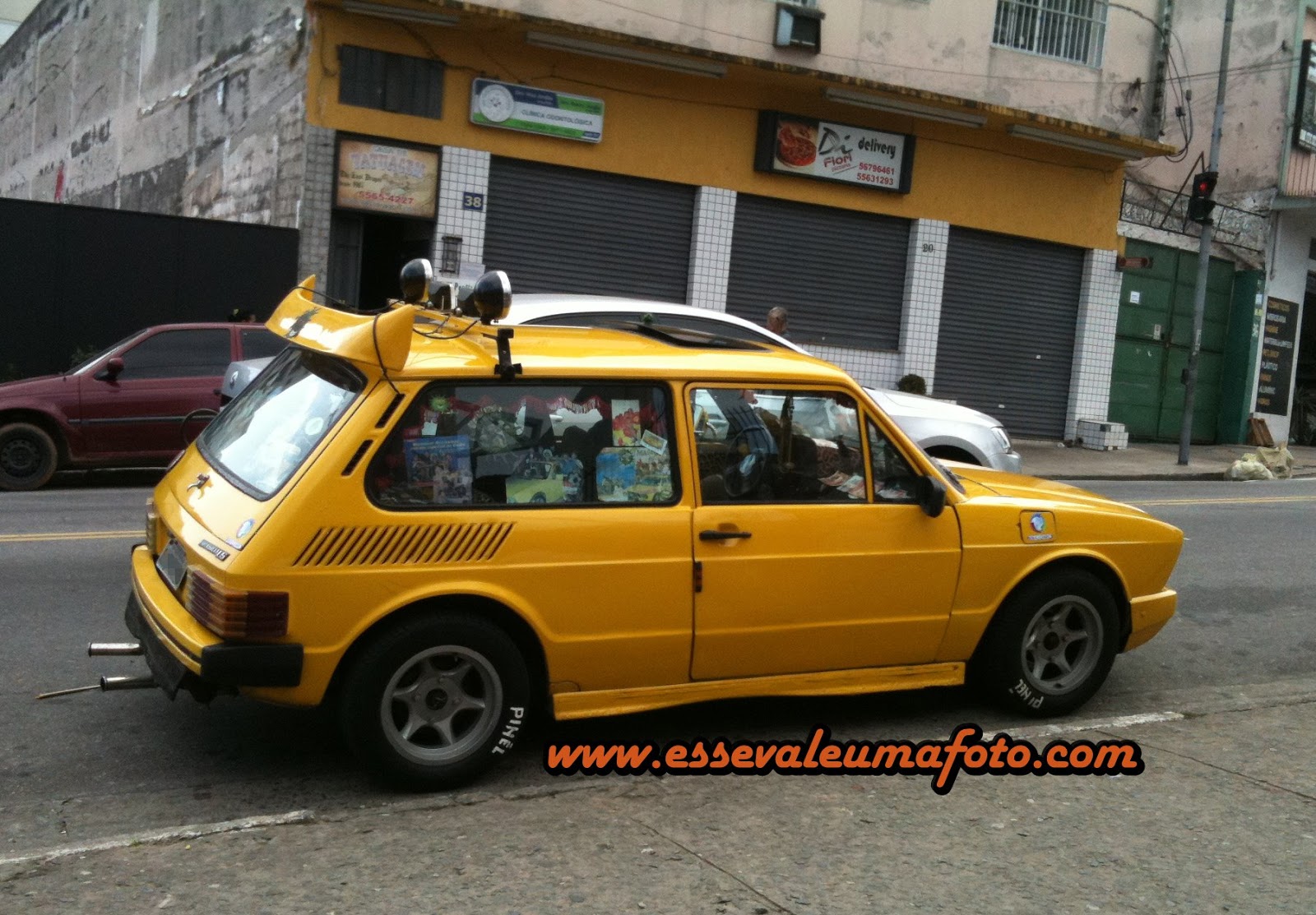 Registros Automotivos do Cotidiano Brasilia Amarela Tributo "Mamonas