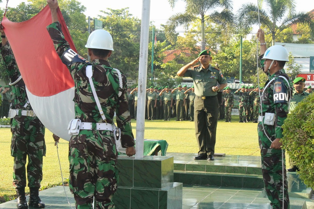 UPACARA SENIN, 05 MEI 2014 DILANJUTKAN JAM KOMANDAN DIM 0725/SRAGEN UPACARA SENIN, 05 MEI 2014 DILANJUTKAN JAM KOMANDAN DIM 0725/SRAGEN