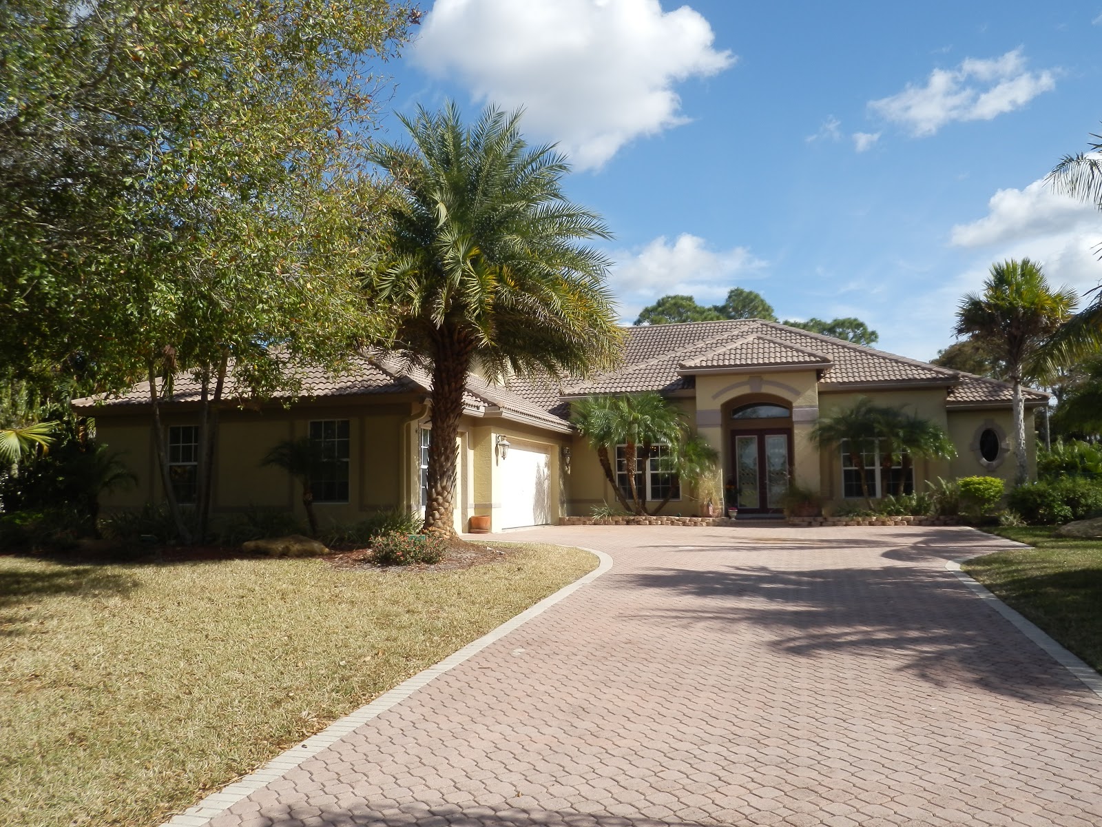 This Legend Lakes home is paradise and you will fall in love.