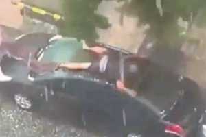 cara unik melindungi kereta dari hujan batu cara unik melindungi kereta dari hujan batu