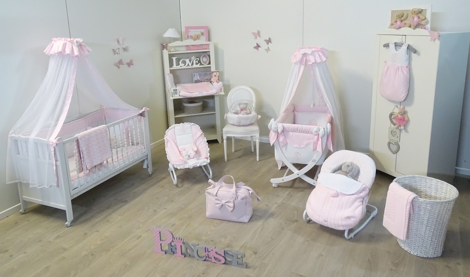 Collection de linge de bébé cocon d'amour médaillon couture en ...