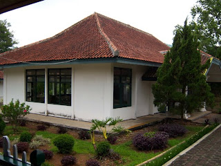 GEDUNG GAMELAN GEDUNG GAMELAN