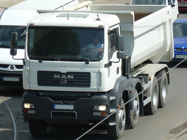 MAN TGA 35.400 8x4 Dump Truck White