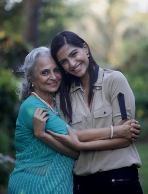 Sonam Kapoor in conversation with Waheeda Rehman cute photo gallery