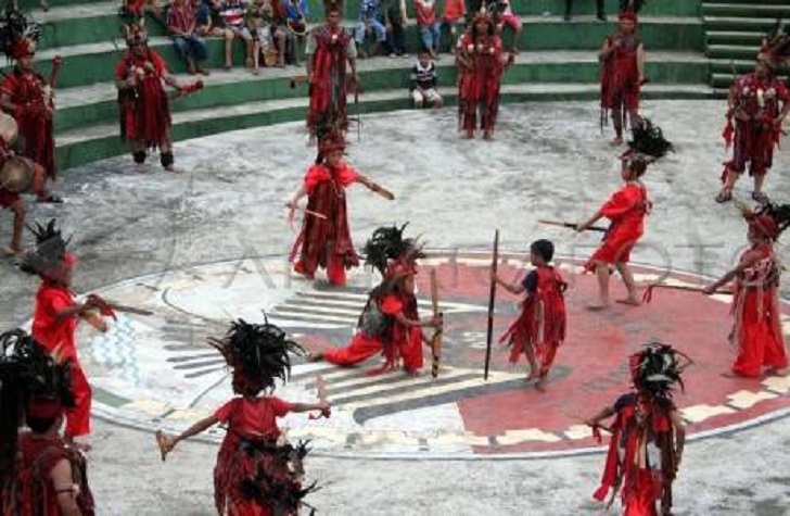 Tarian Mesalai Asal Sulawesi Utara Tarian Mesalai Asal Sulawesi Utara