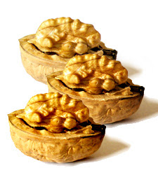 ayudara comer nueces.