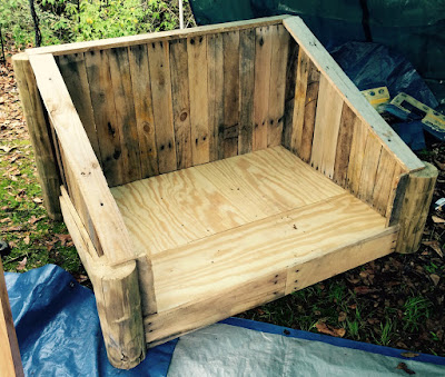 Summerville Flowertown Festival 2015 - Dave's Woodshop Dog Bed | The Lowcountry Lady