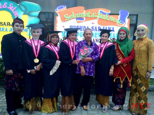 Stie Pgri Dewantara Jombang Lepas 91 Wisudawan Portal Foto Berita Jombang Dot Net