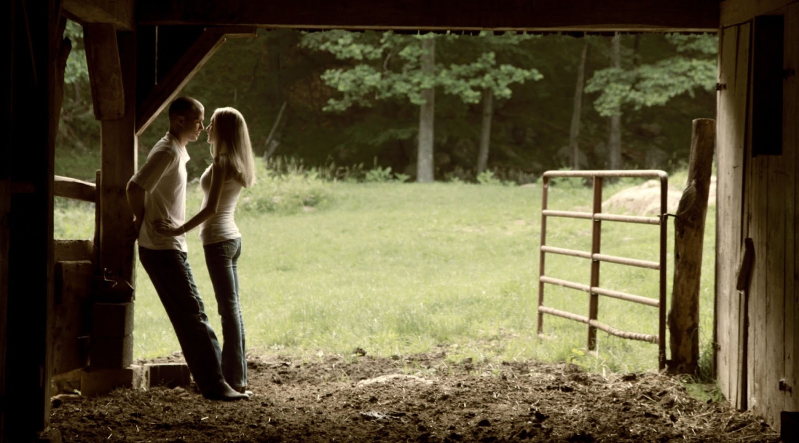 http://2.bp.blogspot.com/-zr2wLp37DQM/UJHhPiw0ZCI/AAAAAAAAEUo/6U41o5pUs3U/s1600/romantic_wallpaper_couple_in_love-wallpaper-1920x1080.jpg