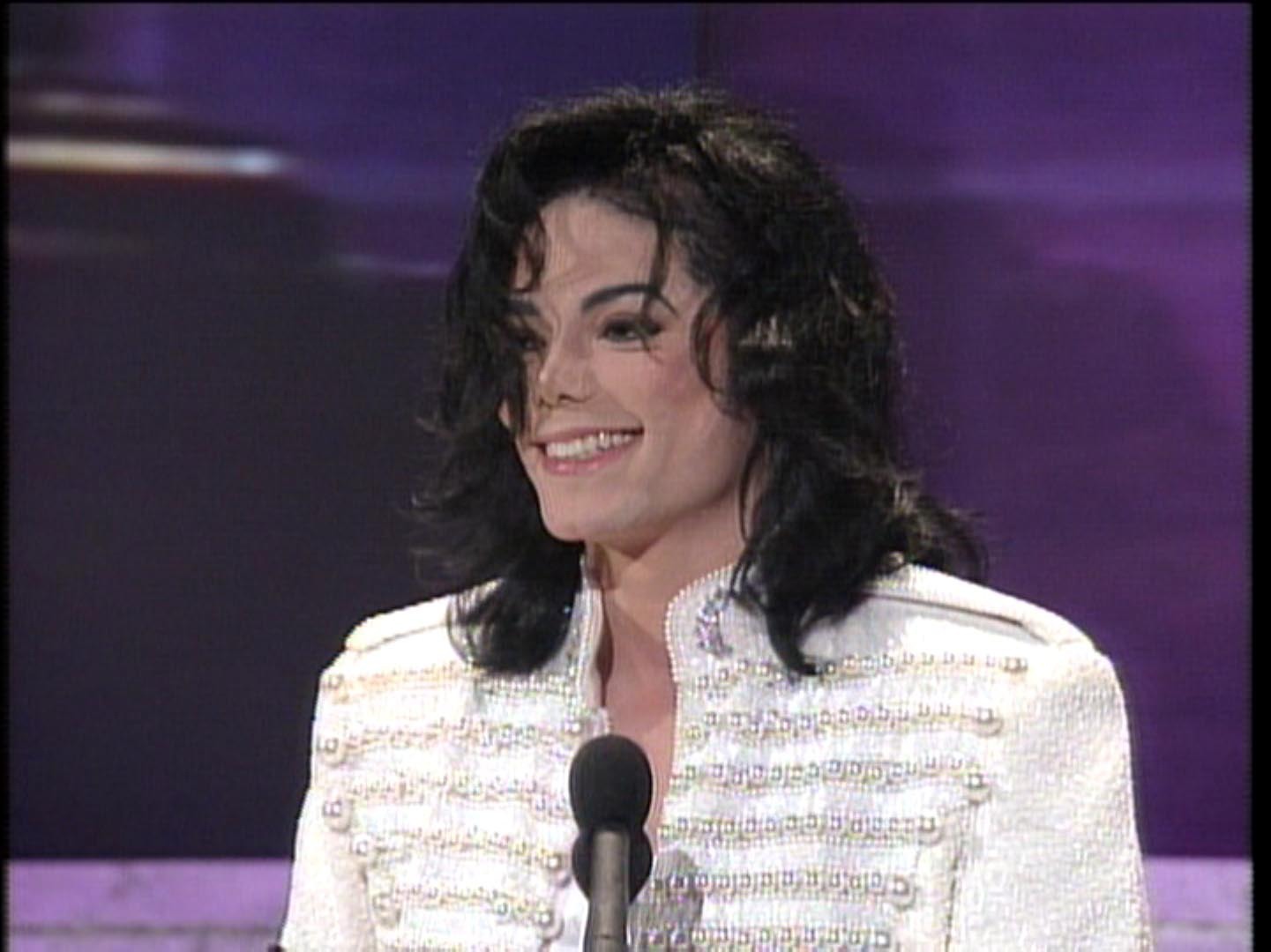 http://2.bp.blogspot.com/-zr6bKDsrZiY/T2K4Gx-uEyI/AAAAAAAARNc/3Qw3Yn9349w/s1600/lovemichaeljackson11009.jpg