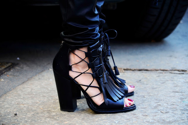 Street+Style+Heels+Milan+Black+Flaps+Snappylifestyle.jpg