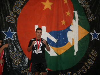 Leomir estreou e saiu com a prata no Low Kicks do Internacional de Artes Marciais