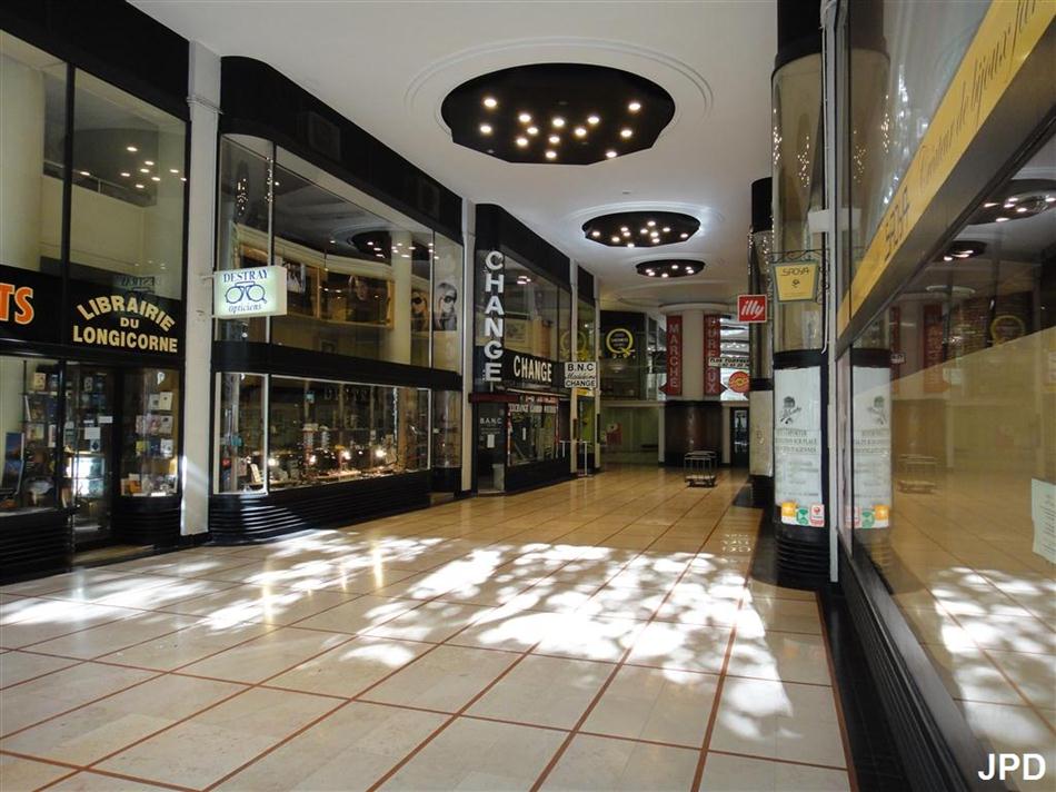 Parisbiseart Le marché de la Madeleine Le Palacio de la Madeleine