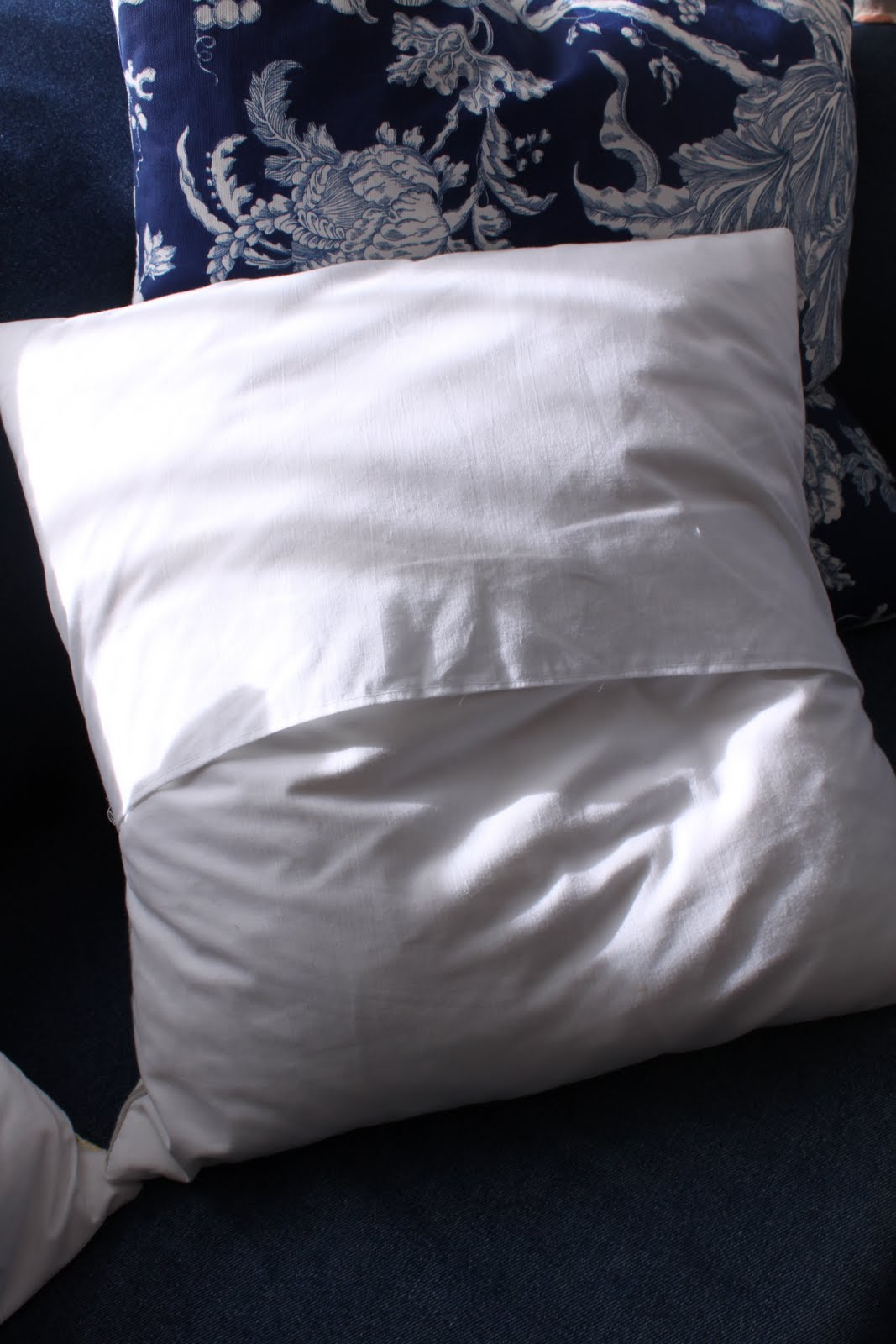 do it yourself divas DIY Throw Pillows made from Dwell Dish Towels