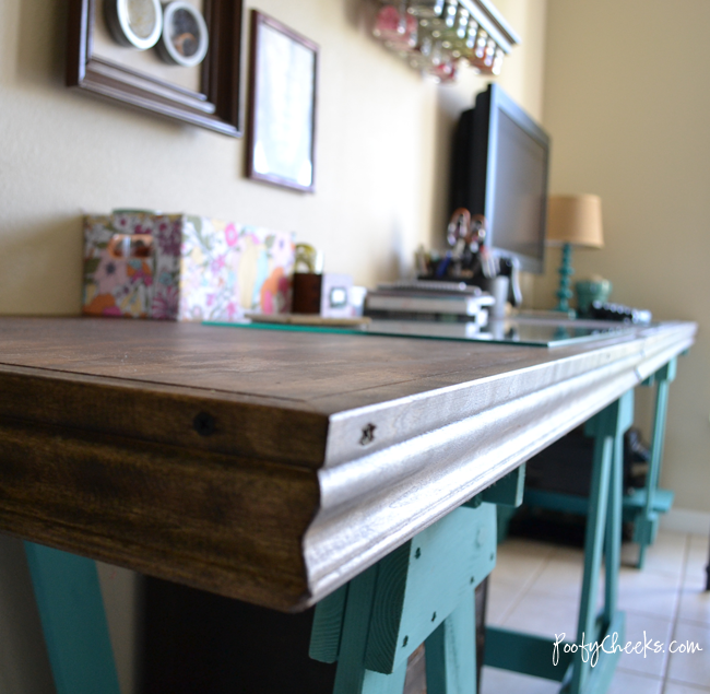 Craft room reveal complete with sawhorse styled desk by Poofy Cheeks via I Love That Junk