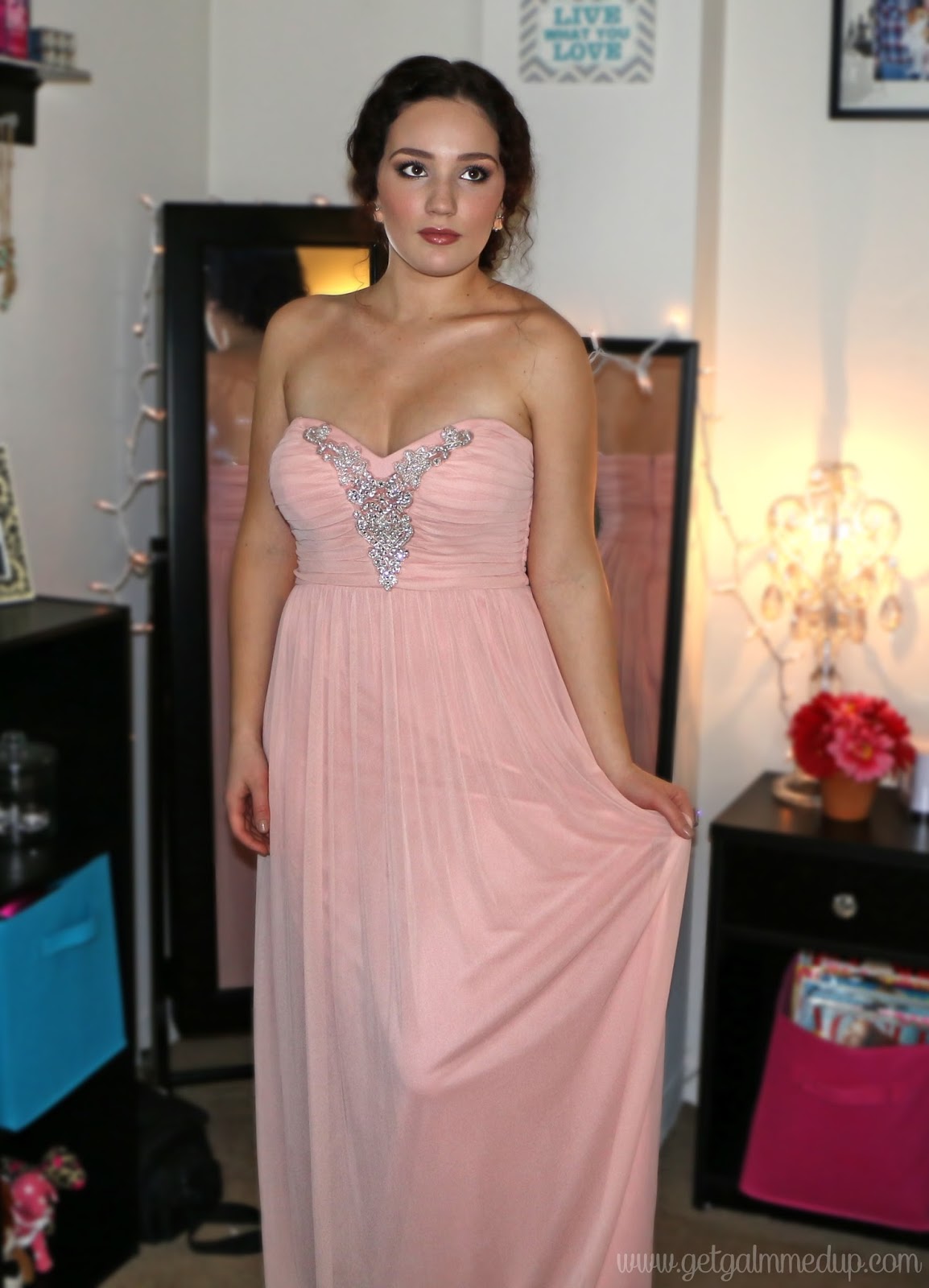 Color makeup with pink dress Color makeup with pink dress