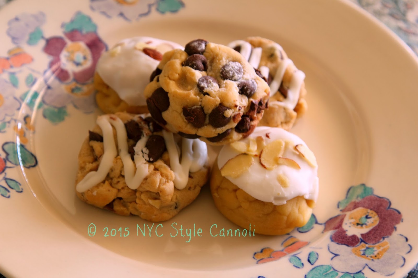 Monica's Gourmet Cookies Review NYC, Style & a little Cannoli