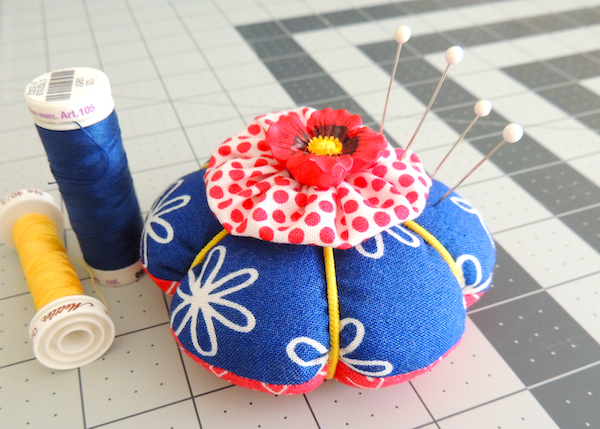 SpringLeaf Studios: Flower Pin Cushion Tutorial