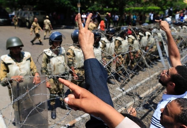 Photo: AP Supporters of ousted Egyptian President Mohammed Morsi chants slogans against Egyptian Defense Minister Gen. Abdel-Fattah el-Sissi during a demonstration outside the Defense Ministry in Cairo, Egypt, Sunday, July 21, 2013. The panel charged with amending Egypt’s constitution in the aftermath of the ouster of President Mohammed Morsi met for the first time on Sunday, according to the country’s official news agency. Thousands of women held a brief protest against Morsi’s overthrow at the heavily fortified Defense Ministry in Cairo. Ranks of soldiers formed a military cordon outside the ministry (think IN pictures @1WORLDCommunity)