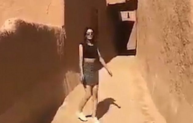 Σαουδική Αραβία: Συνελήφθη το μοντέλο που βγήκε έξω με μίνι και ακάλυπτη κοιλιά Σαουδική Αραβία: Συνελήφθη το μοντέλο που βγήκε έξω με μίνι και ακάλυπτη κοιλιά