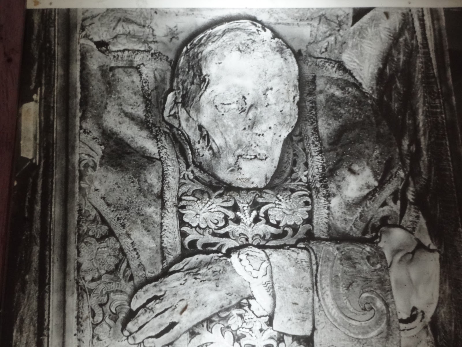 prachiphuwade death boby photo of st. francis xavier at goa old church