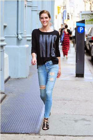 hilary rhoda dengan ripped denim hilary rhoda dengan ripped denim
