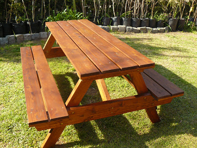 Jardín Sano: Mesa De Jardín Con Bancos Artesanal